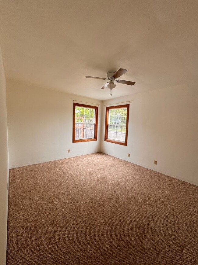 Building Photo - Warm and Welcoming 4bed/2 bath in beautiful Corvallis!