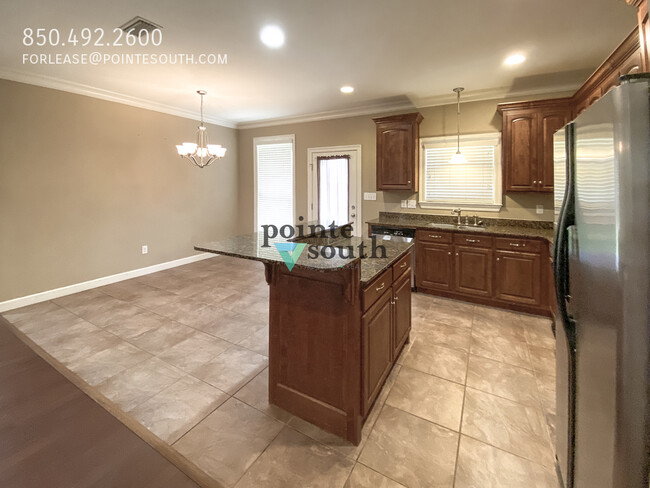 Building Photo - 9426 Sanibel Loop