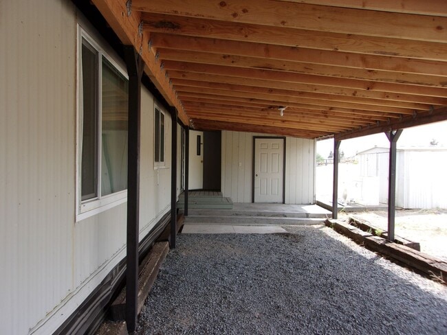 Building Photo - ** MOVE IN SPECIAL: FIRST MONTH $800.00 **