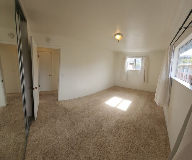 Building Photo - 550 Piney Way