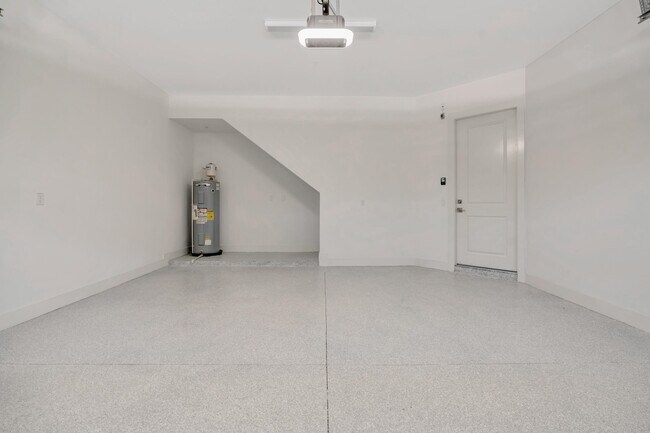 Building Photo - 150 Water Pointe Pl