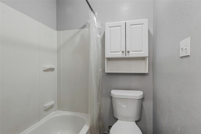 Building Photo - 16962 Glen Eagle Dr N