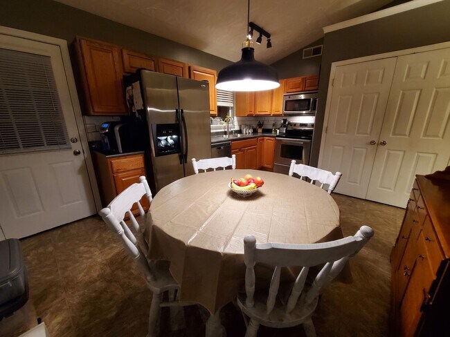 Building Photo - Beautiful Brick Ranch Home  Located in Spring Falls Neighborhood