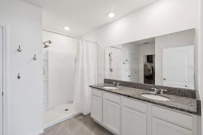 Building Photo - 5825 Arboretum St