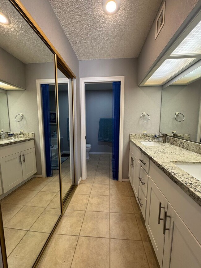 Building Photo - FURNISHED 2BR CONDO w/Utilities Water View Gated NO STAIRS