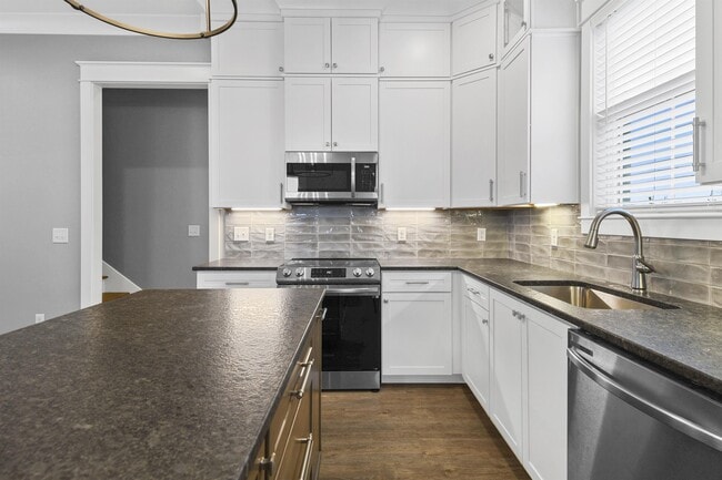 Building Photo - 1705 Double Oak Trl