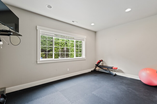 Building Photo - 9842 NE 29th St