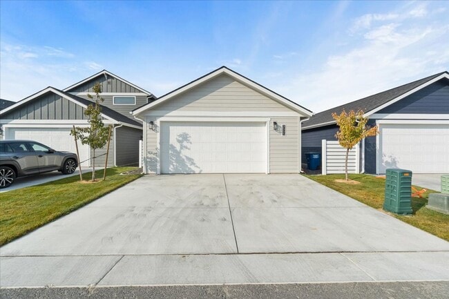 Building Photo - Single-Level Serenity: Your 3 Bedroom, 2 Bath Dream Home Awaits