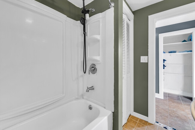 Building Photo - 945 Glastonbury Turnpike