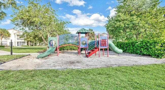 Building Photo - Bright & Beautiful 2/2 Condo in The Estate...