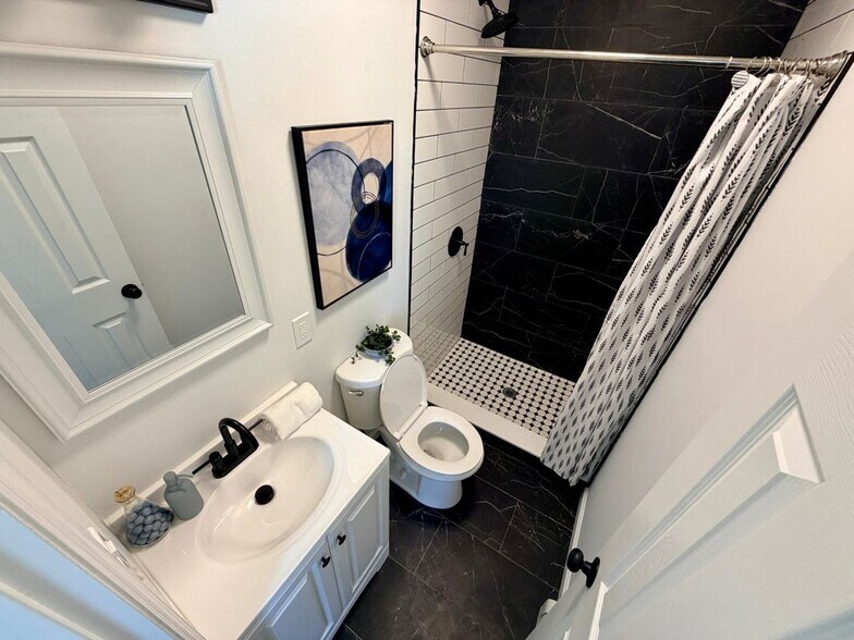 Building Photo - 8 Joan Terrace