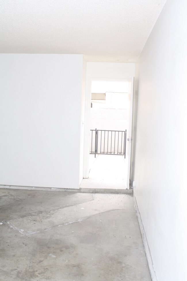 Building Photo - 20703 Roseton Ave