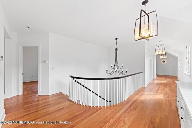 Building Photo - 18 Sheraton Ln