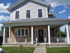 Building Photo - 2027 Green Ridge St