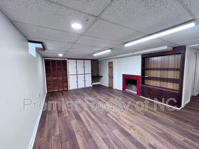 Building Photo - 412 S Main St