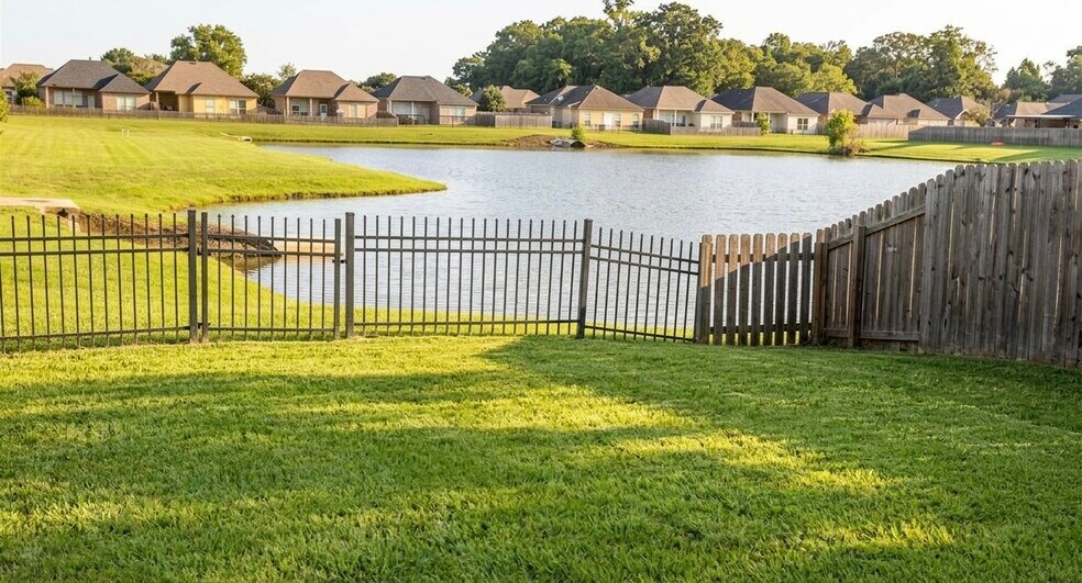 Building Photo - 3858 Southpass Ave