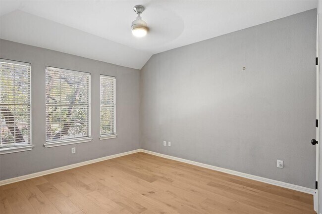 Building Photo - 11109 Claro Vista Cove