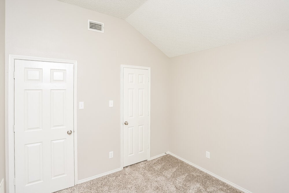 Building Photo - 4910 Green Hollow Dr