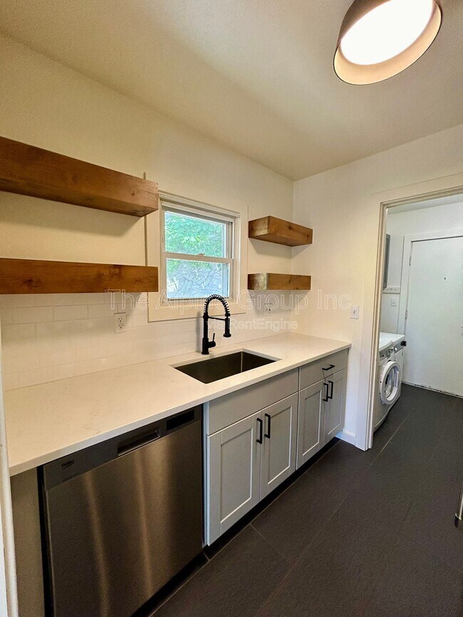 Building Photo - 4831 N Maryland Ave