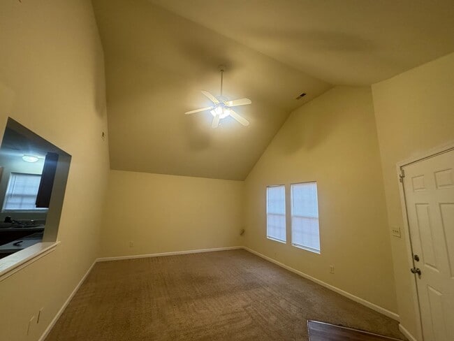 Building Photo - Cozy Private Living in Suffolk