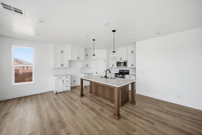 Building Photo - 946 Malibu Dr