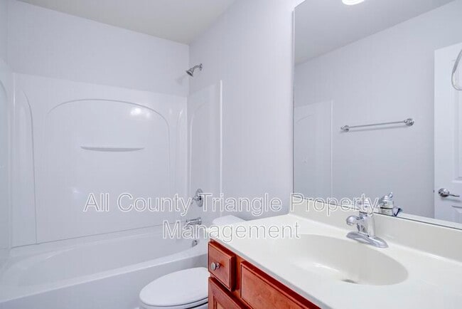 Building Photo - 408 Dyersville Dr