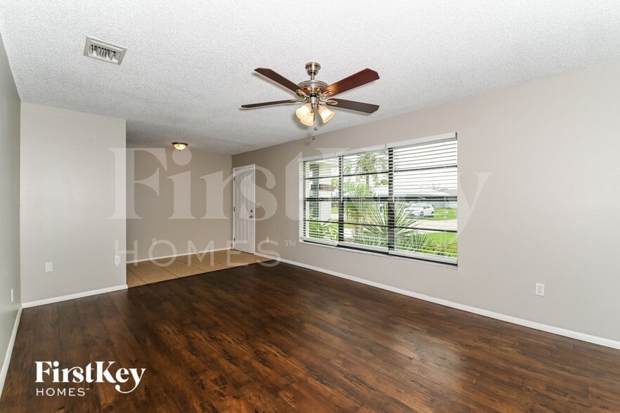 Building Photo - 4404 SW 6th Pl