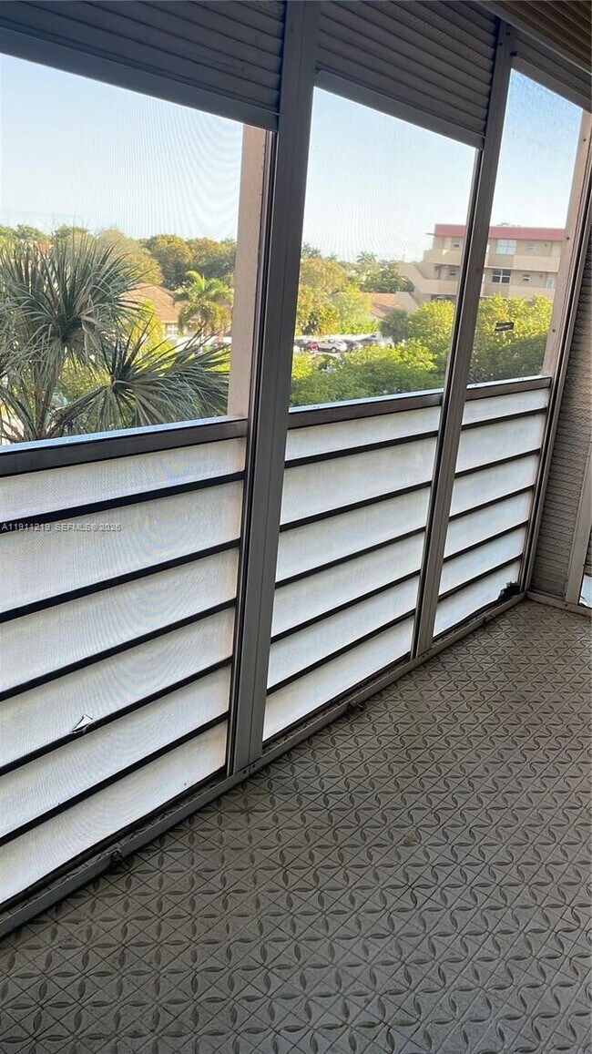 Building Photo - 404 NW 68th Ave