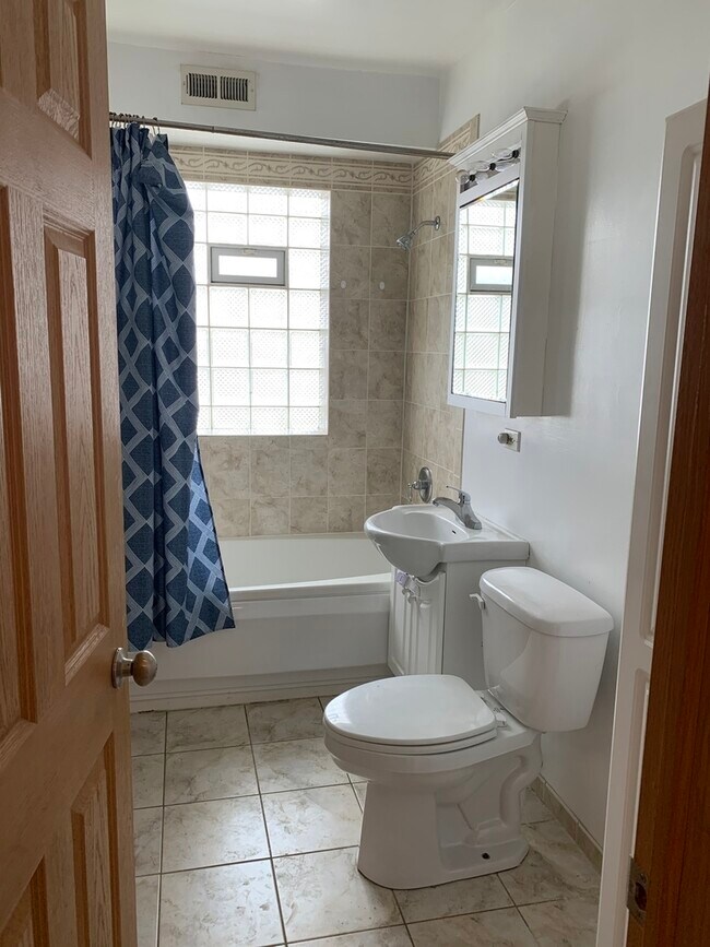 Building Photo - 2525 N 72nd Ct