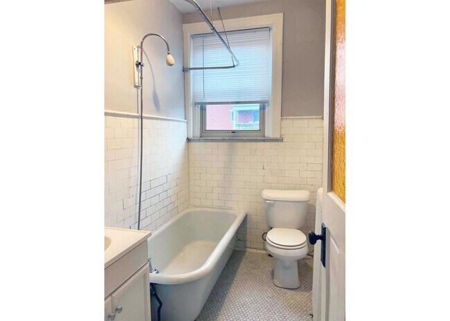 Building Photo - 343-345 Ludlow Avenue