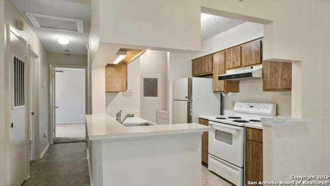 Building Photo - 2 Bed 1 Bath Condo in Highland Park Condos