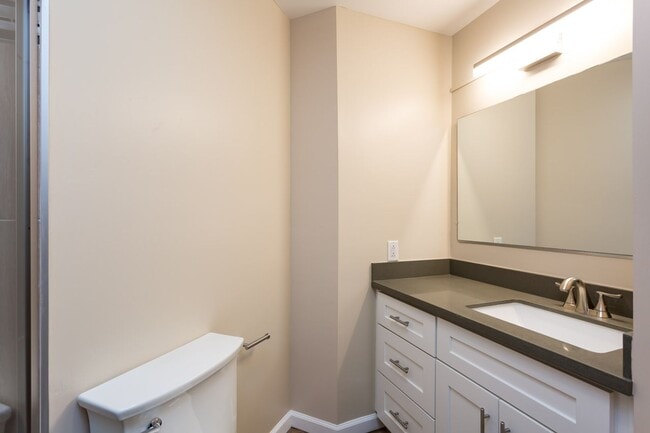 Building Photo - Stunning Bay View Condo in Bankers Hill