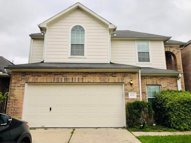 Primary Photo - 818 Forest Fir