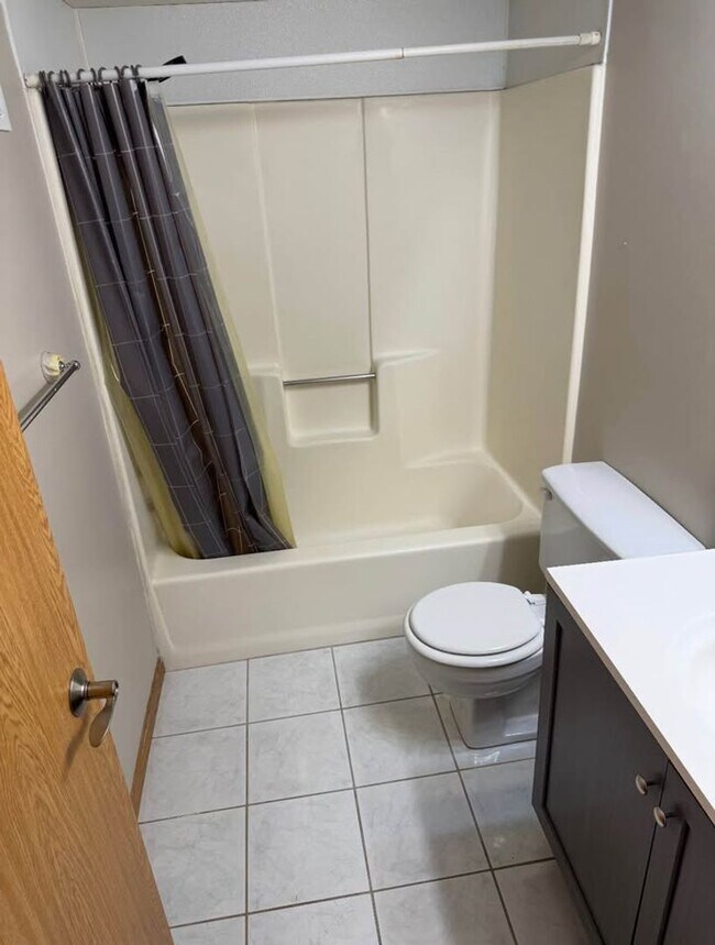 Building Photo - 2245 N Cedar Ave