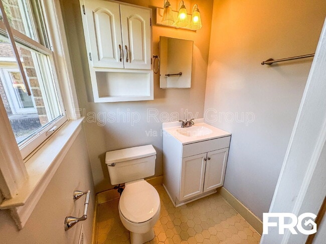 Building Photo - 113 Belmont Dr