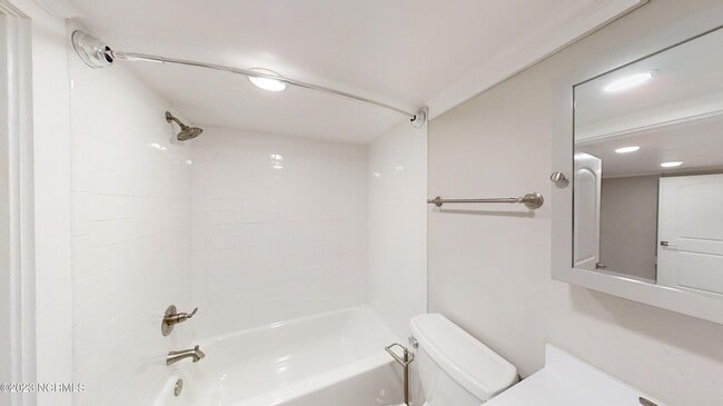 Building Photo - 1255 Central Dr