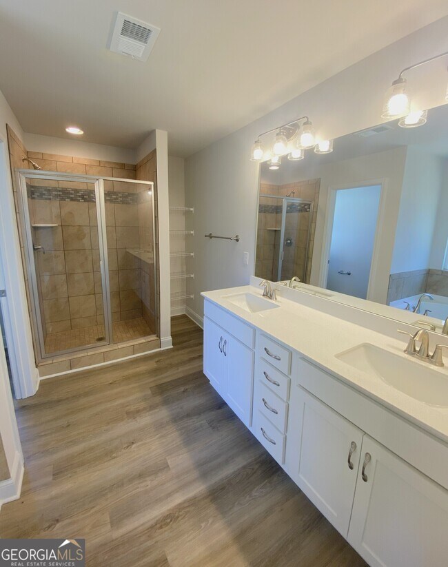 Building Photo - 210 Laney Dr