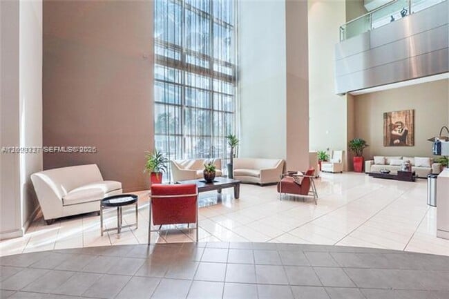Building Photo - 300 S Biscayne Blvd