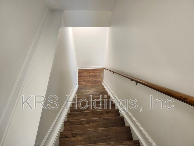 Building Photo - 4517 Wiltshire St