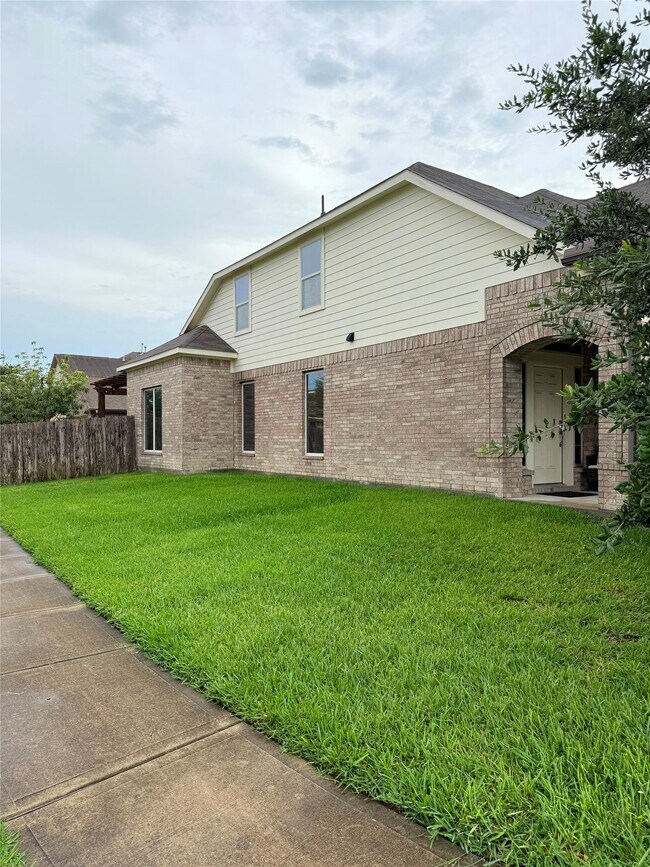 Building Photo - 20703 Winghaven Dr