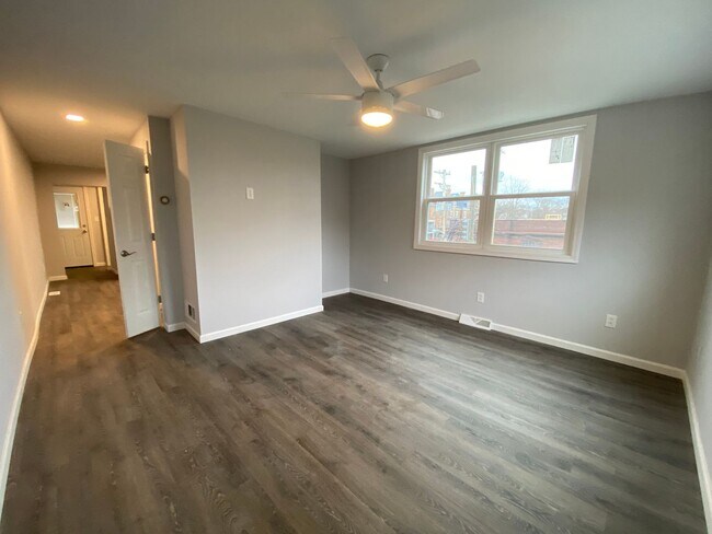 Building Photo - NEWLY RENOVATED 2 BEDROOM IN THE HEART OF BLOOMFIELD!