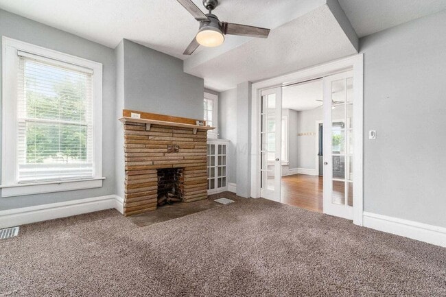 Building Photo - 2339 Summit St