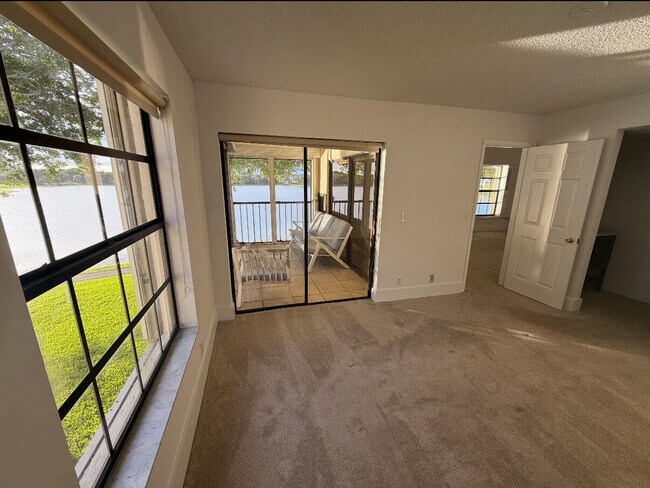 Building Photo - 330 Palmwood Pl