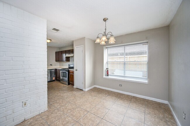 Building Photo - 1114 Blue Diamond Dr