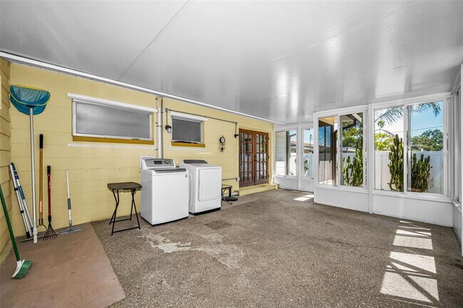 Building Photo - 11490 84th Ave