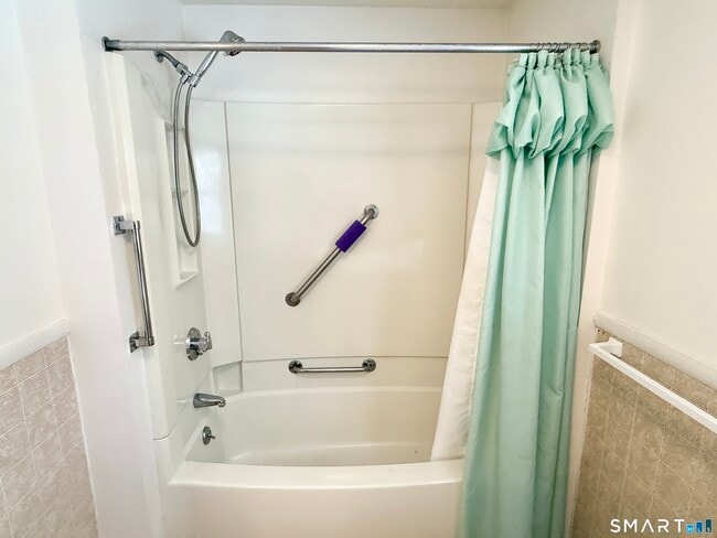 Building Photo - 225 Beechwood Ave