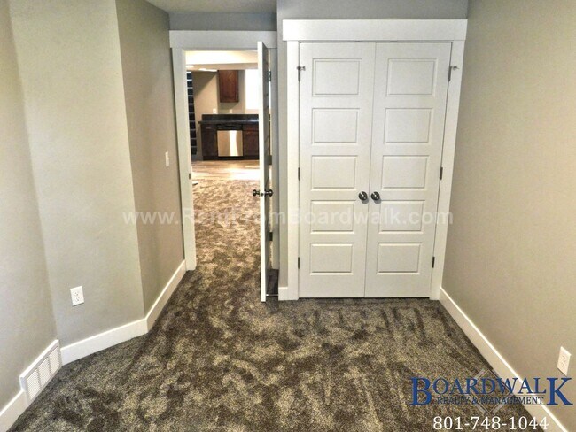 Building Photo - 555 S 900 E