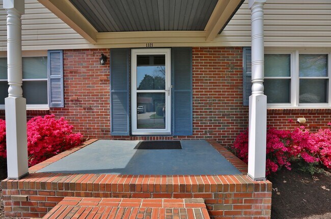 Building Photo - 1321 Conrad Ln