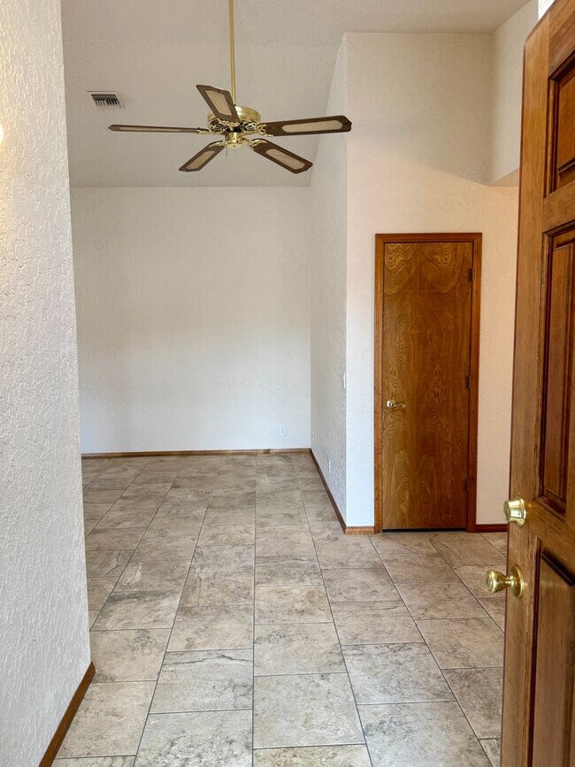 Building Photo - Available now - Unfurnished - Long Term