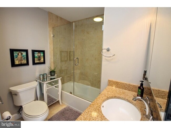 Building Photo - 200 Lincoln Ave